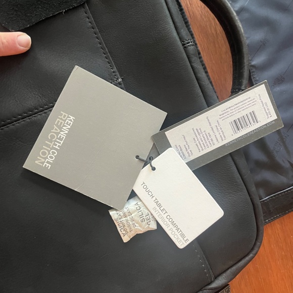 Kenneth Cole Reaction Leather Briefcase - Picture 6 of 6
